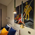 2-Bedroom Apartment In West Kensington